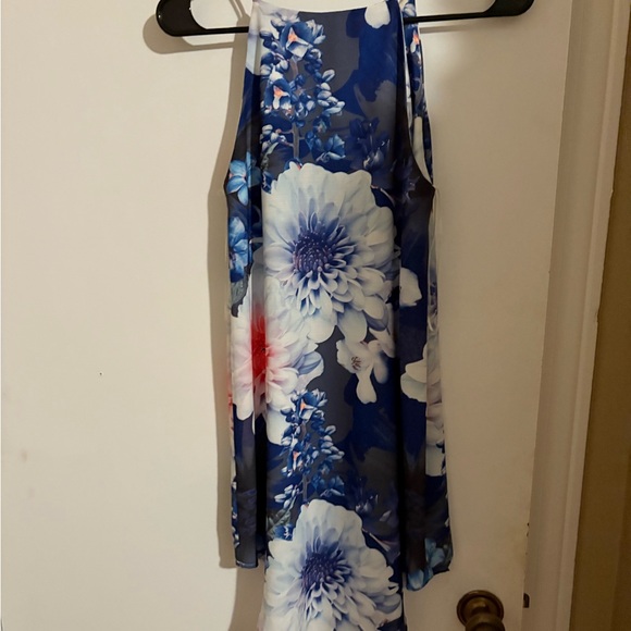 Xenia flowy high neck floral dress - Picture 2 of 3